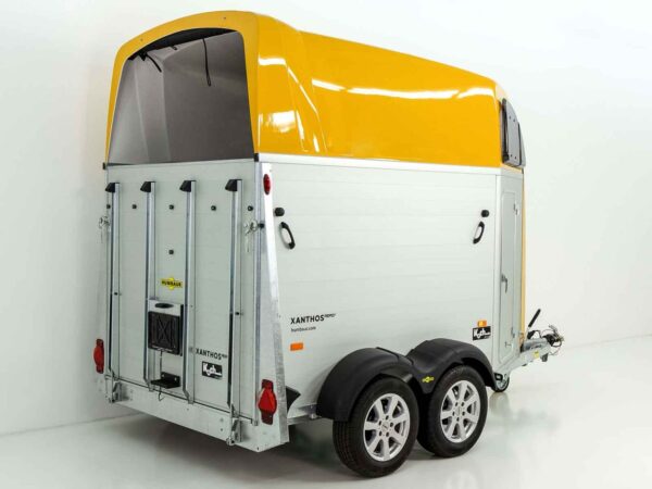 Remorque à chevaux Humbaur XANTHOS AERO 2400 | jaune | sellerie | jantes en aluminium